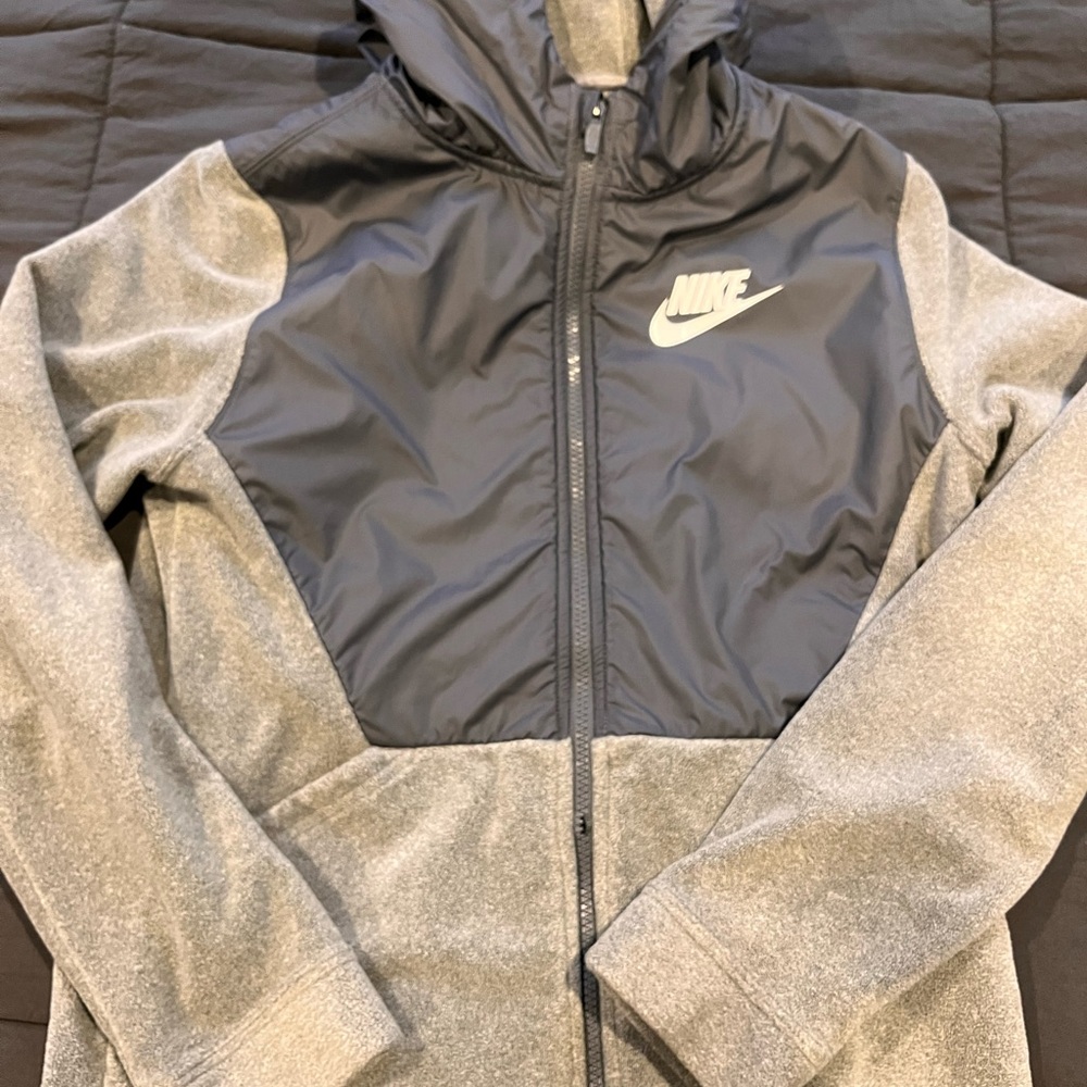 Nike Fleece Sweater in Boy’s XL